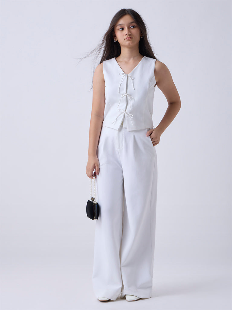 Y&F Kids Girls White Solid Waistcoat