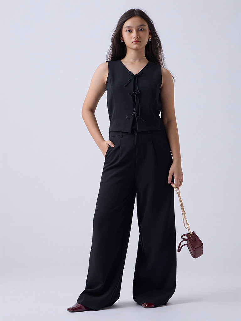 Y&F Kids Girls Black Solid Waistcoat
