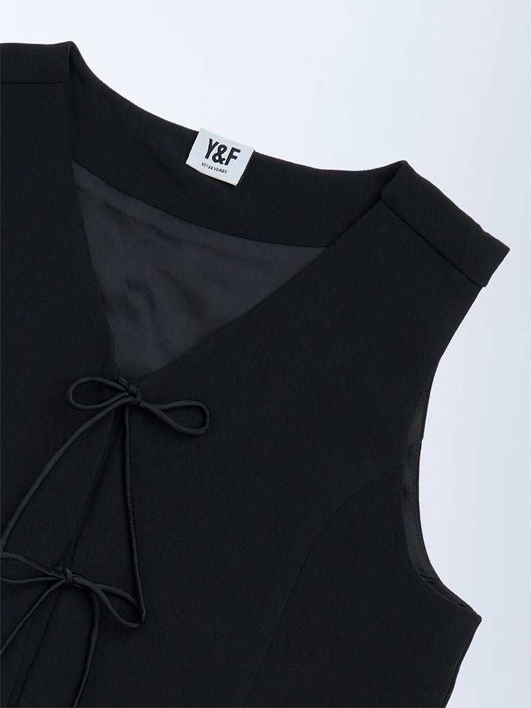 Y&F Kids Girls Black Solid Waistcoat