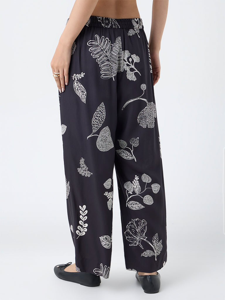 Utsa Black Foliage Printed Pants