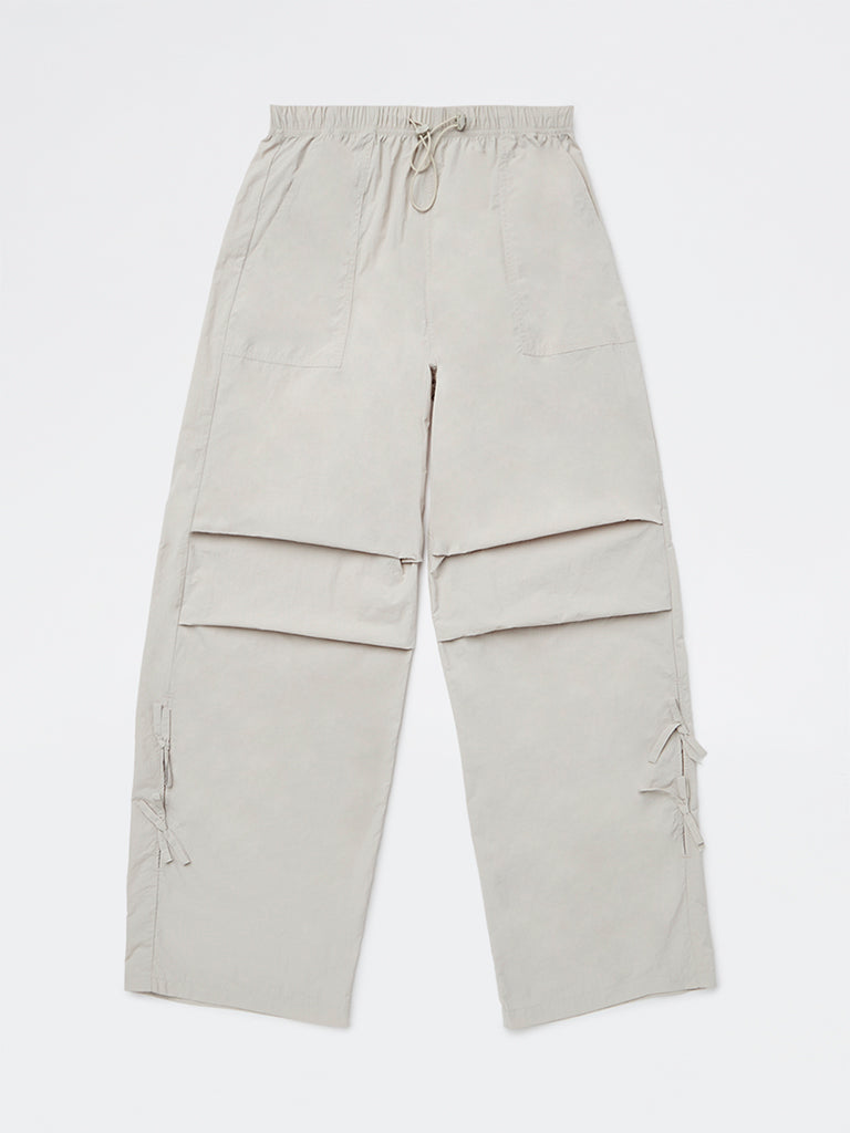 Y&F Kids Girls Taupe Solid Mid-Rise Trousers