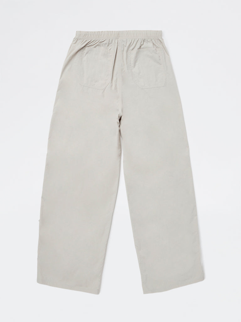 Y&F Kids Girls Taupe Solid Mid-Rise Trousers