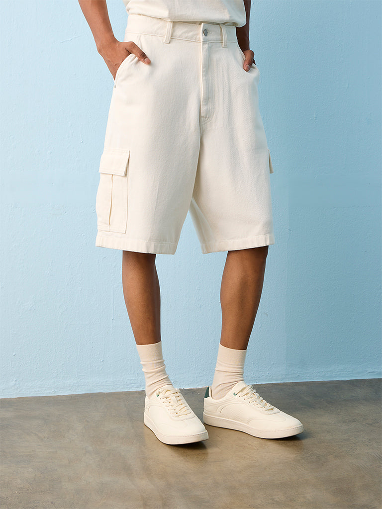 Nuon Off-White Relaxed-Fit Mid-Rise Denim Cargo Shorts