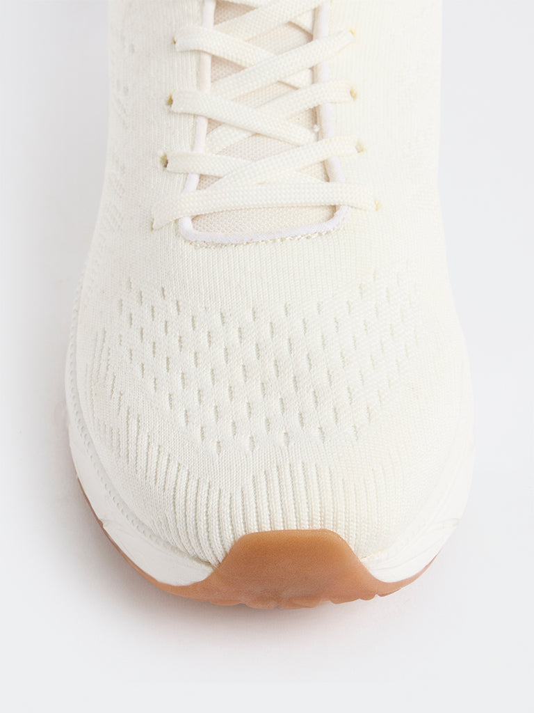 SOLEPLAY White Knit-Textured Jogger Shoes
