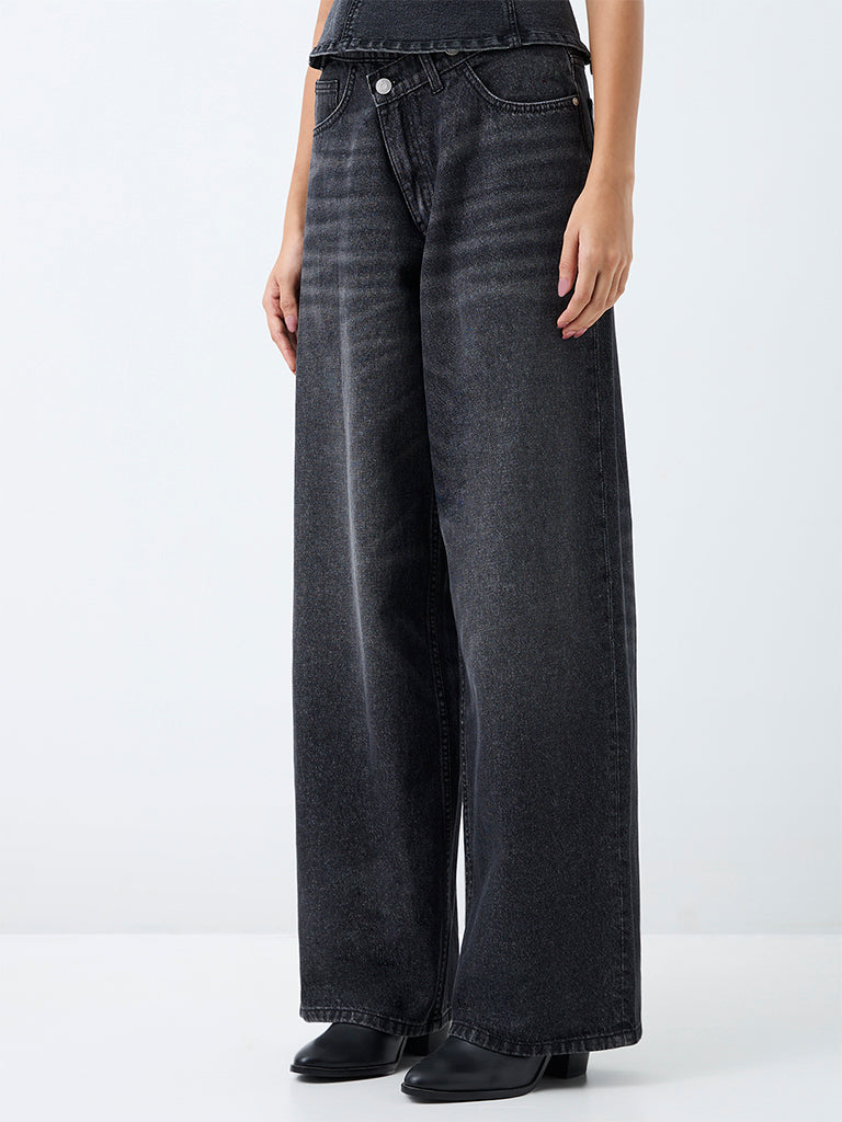Nuon Black-Wash High-Waist Barrel Fit Jeans
