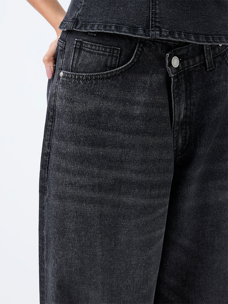 Nuon Black-Wash High-Waist Barrel Fit Jeans