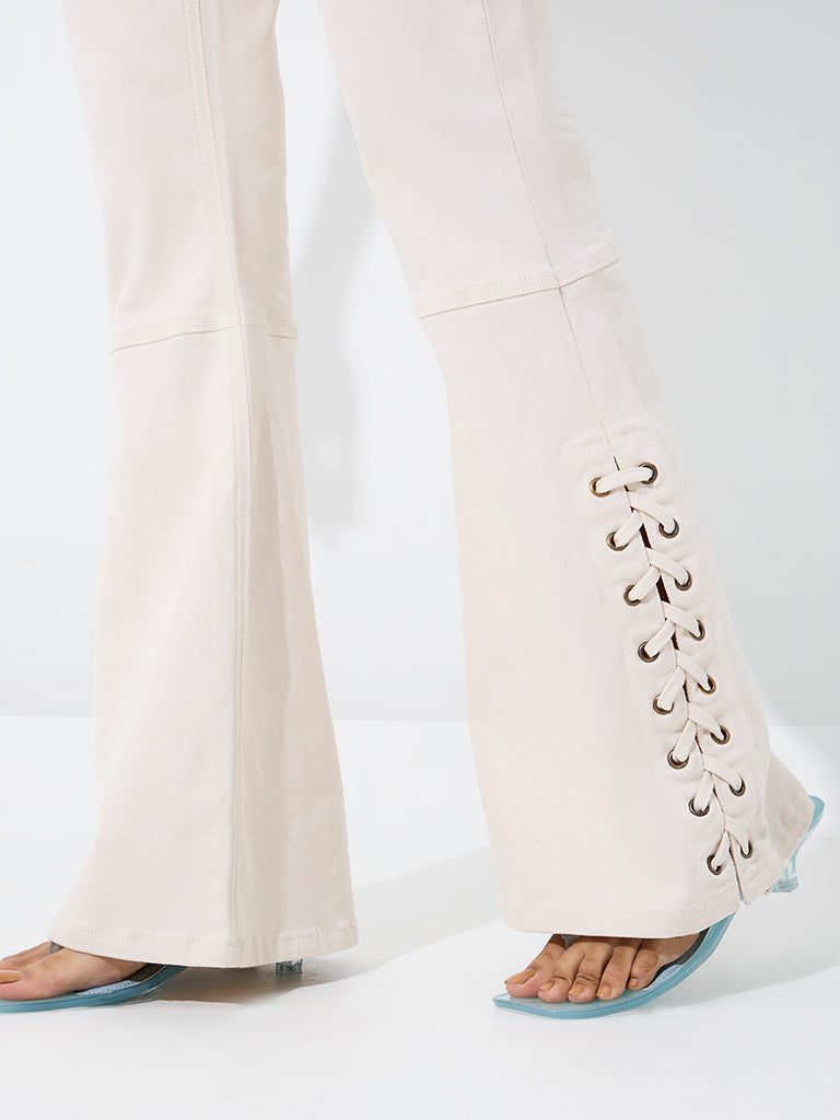 Nuon Off-White Criss-Cross Detail High-Rise Bootcut Jeans with Belt