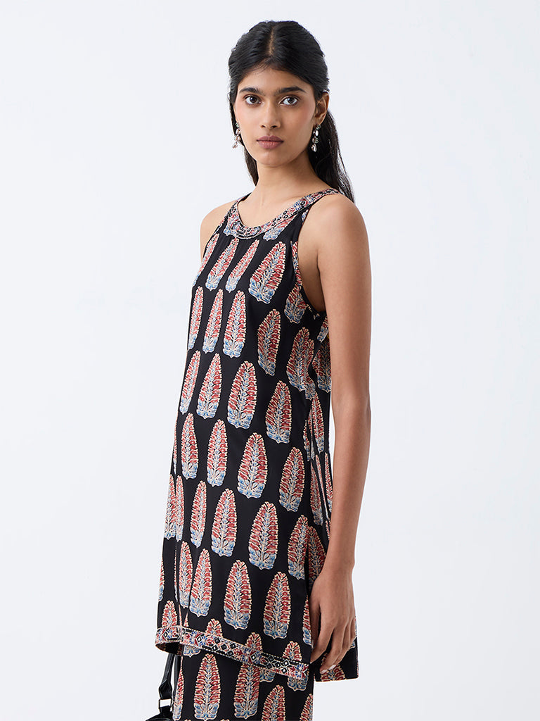 Utsa Black Floral Printed Straight Kurti