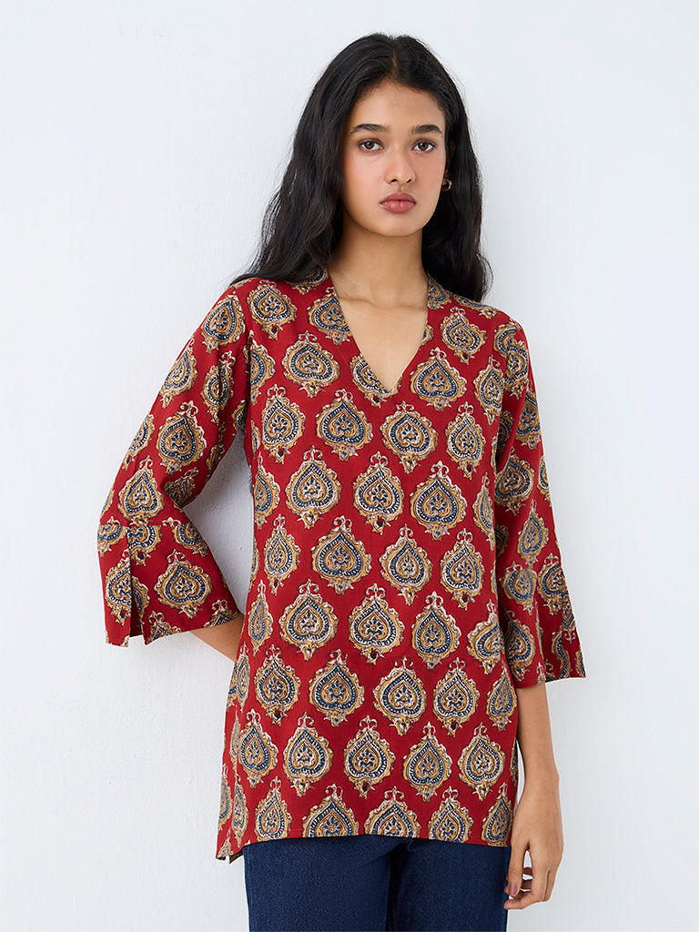 Utsa Red Paisley Printed Kurti