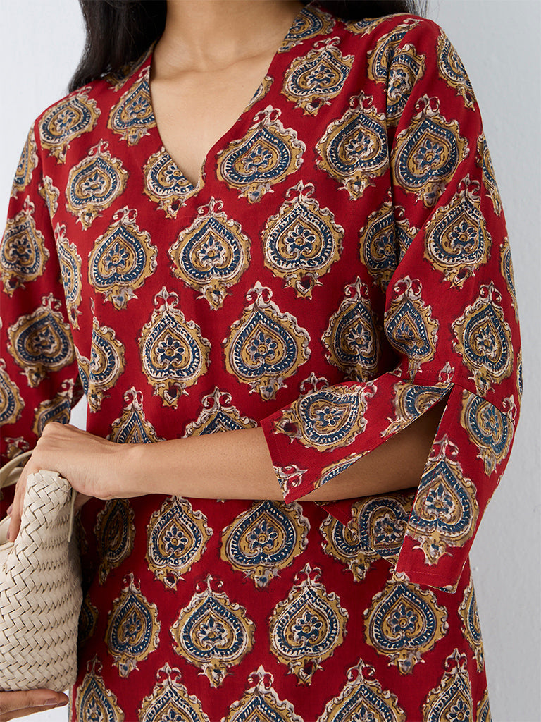 Utsa Red Paisley Printed Kurti