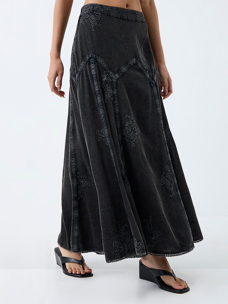 Bombay Paisley Black Floral Embroidered High-Rise Maxi Skirt