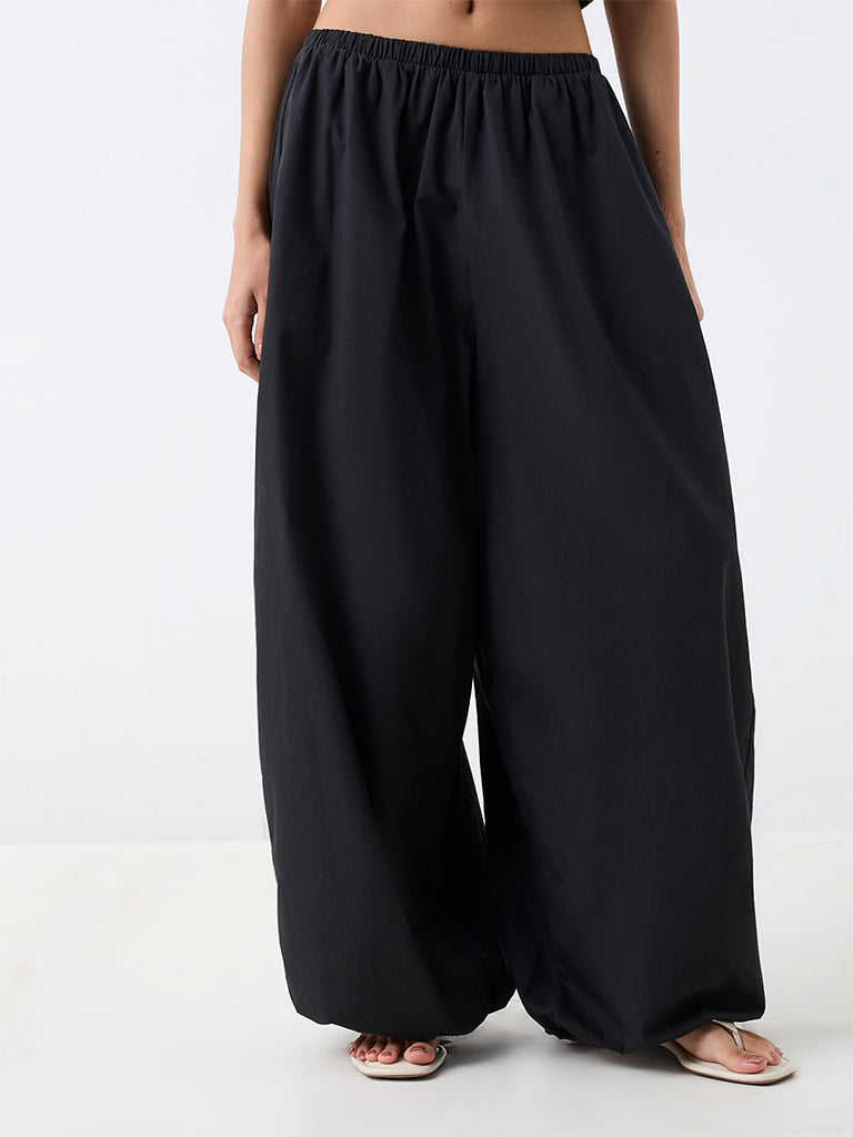 Nuon Black Solid High-Rise Balloon Pants